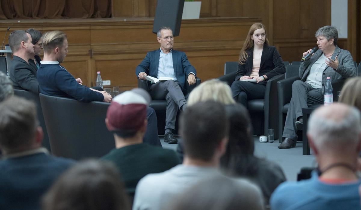 Podiumsdiskussion während der 4. Standortkonferenz | Foto: Joerg Carstensen/photothek.net