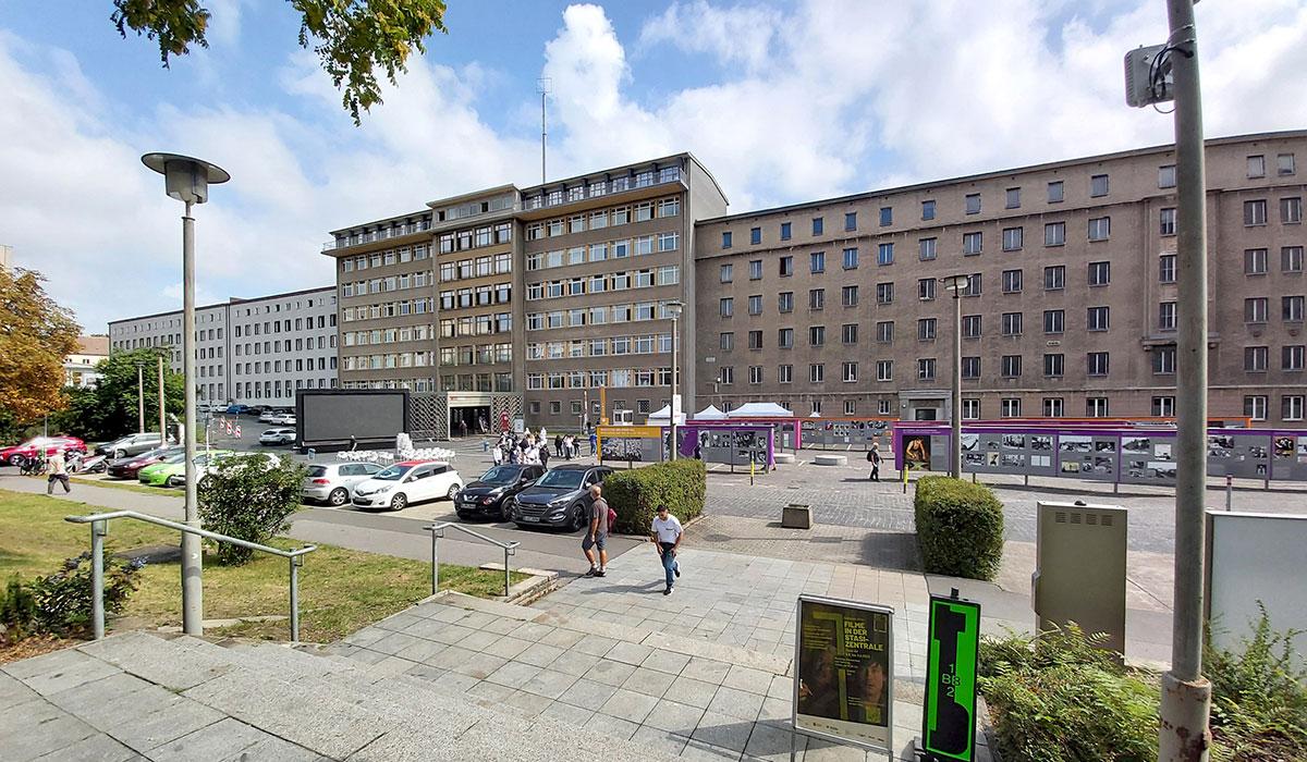 Blick auf Haus 1, dem Sitz des Ministers Mielke